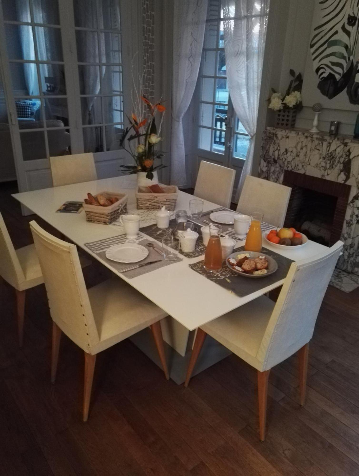 Au Fil Du Temps Acomodação com café da manhã Châlus Quarto foto
